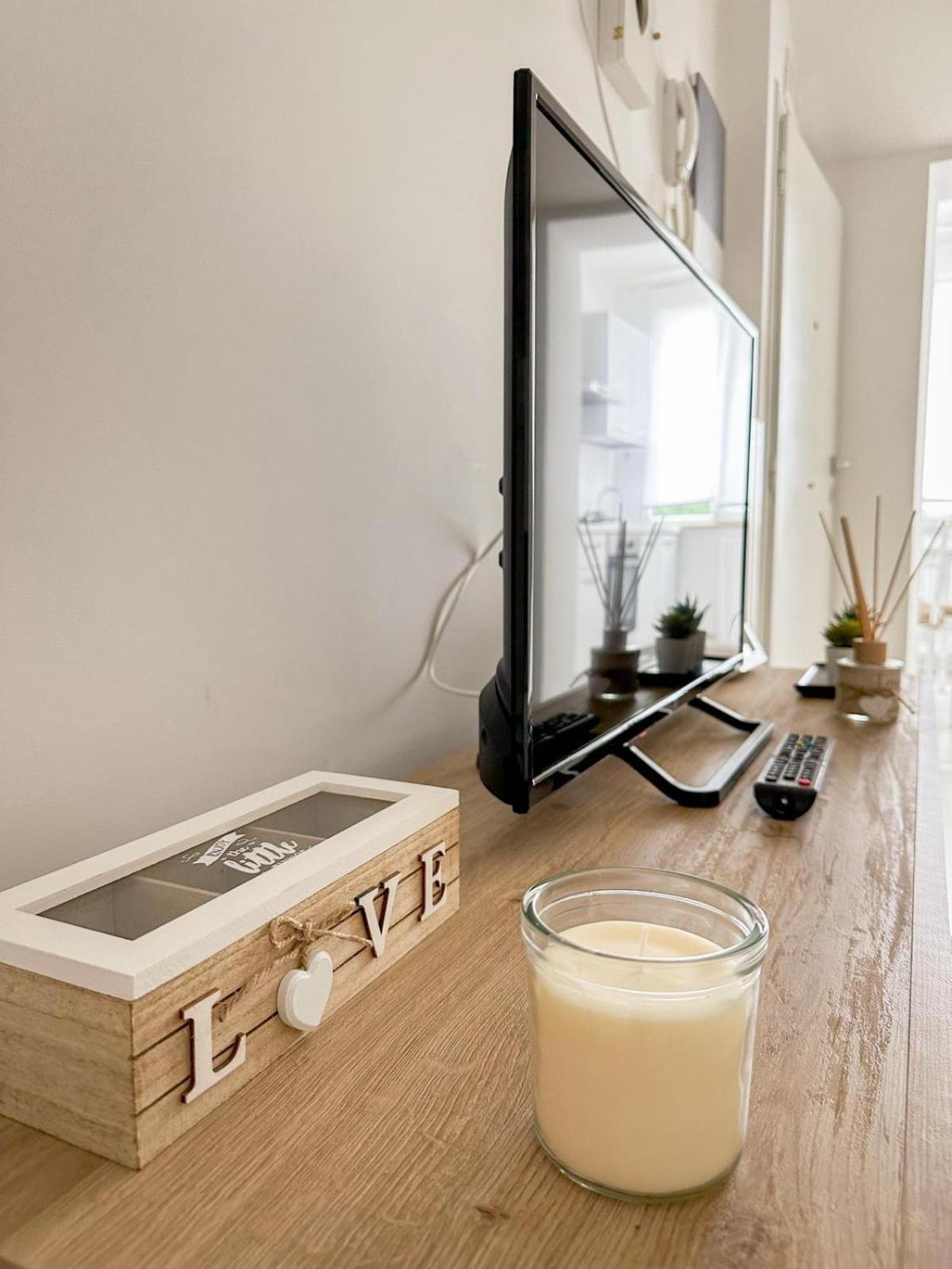 La Via Del Castello Apartment Castelferretti Ngoại thất bức ảnh