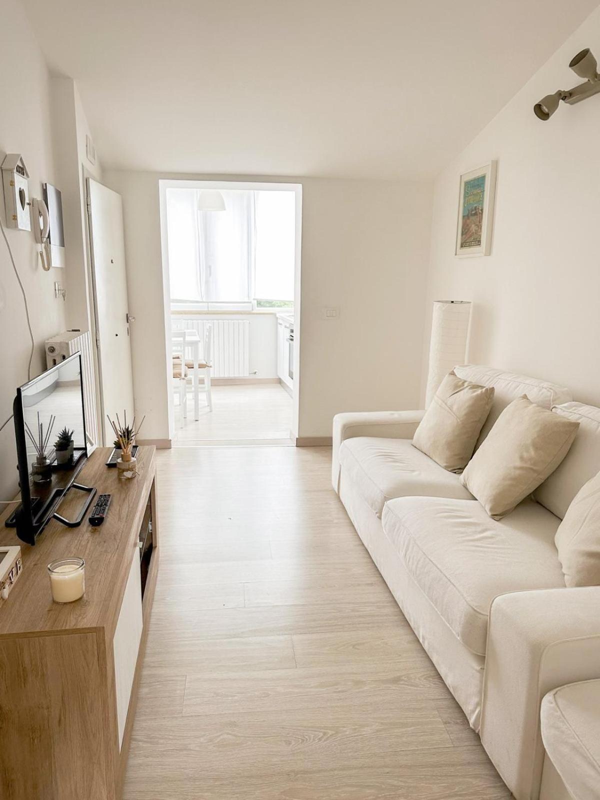 La Via Del Castello Apartment Castelferretti Ngoại thất bức ảnh