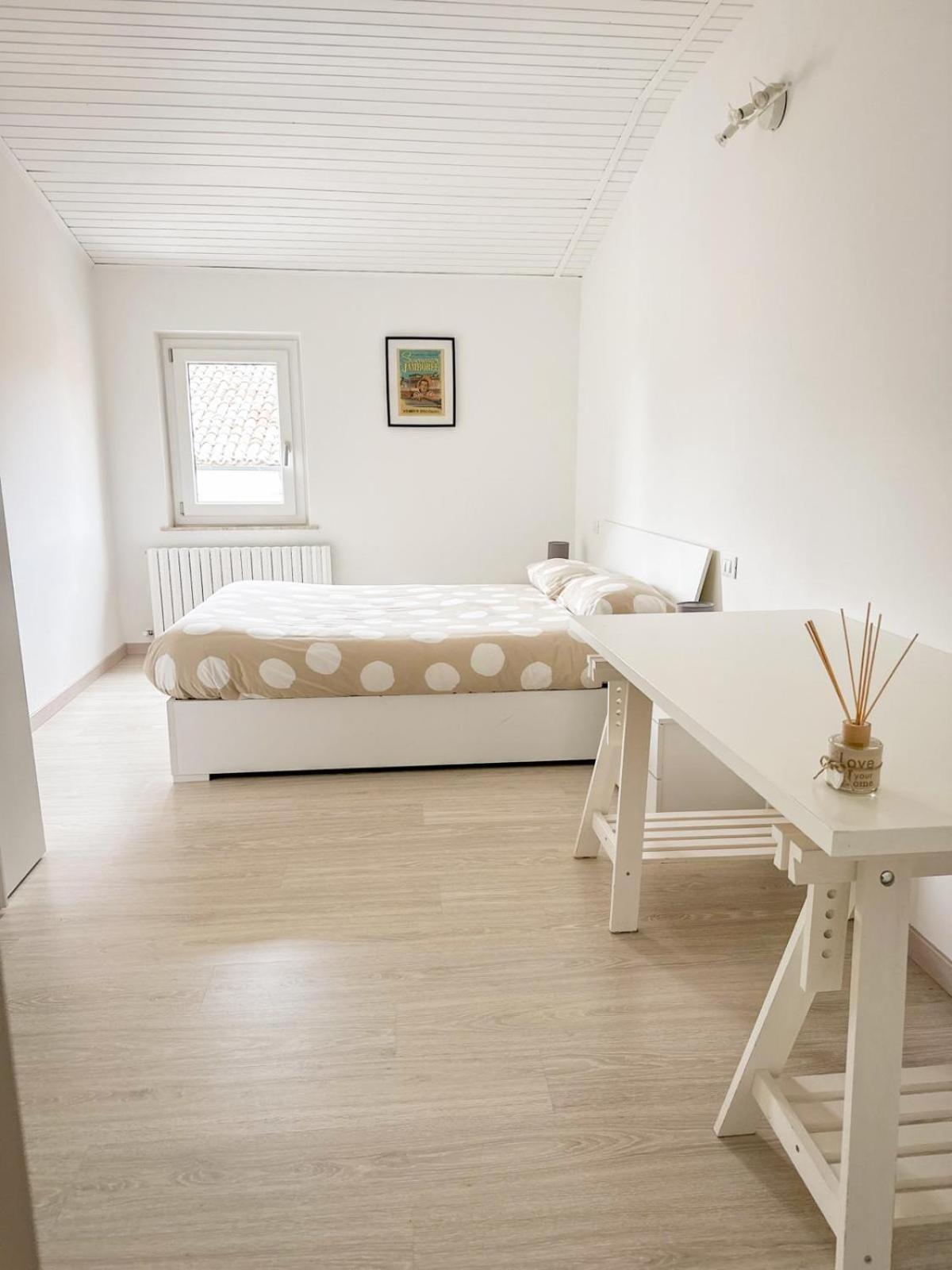 La Via Del Castello Apartment Castelferretti Ngoại thất bức ảnh