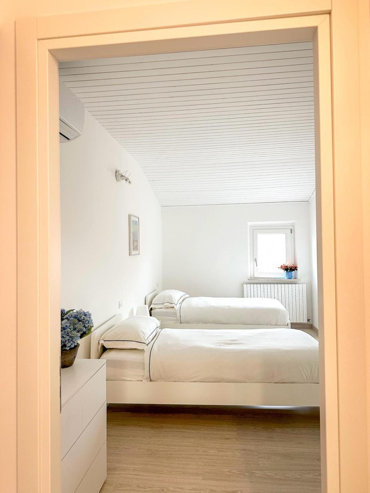La Via Del Castello Apartment Castelferretti Ngoại thất bức ảnh